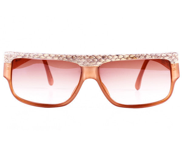 Emmanuelle Khanh 10640 49PT