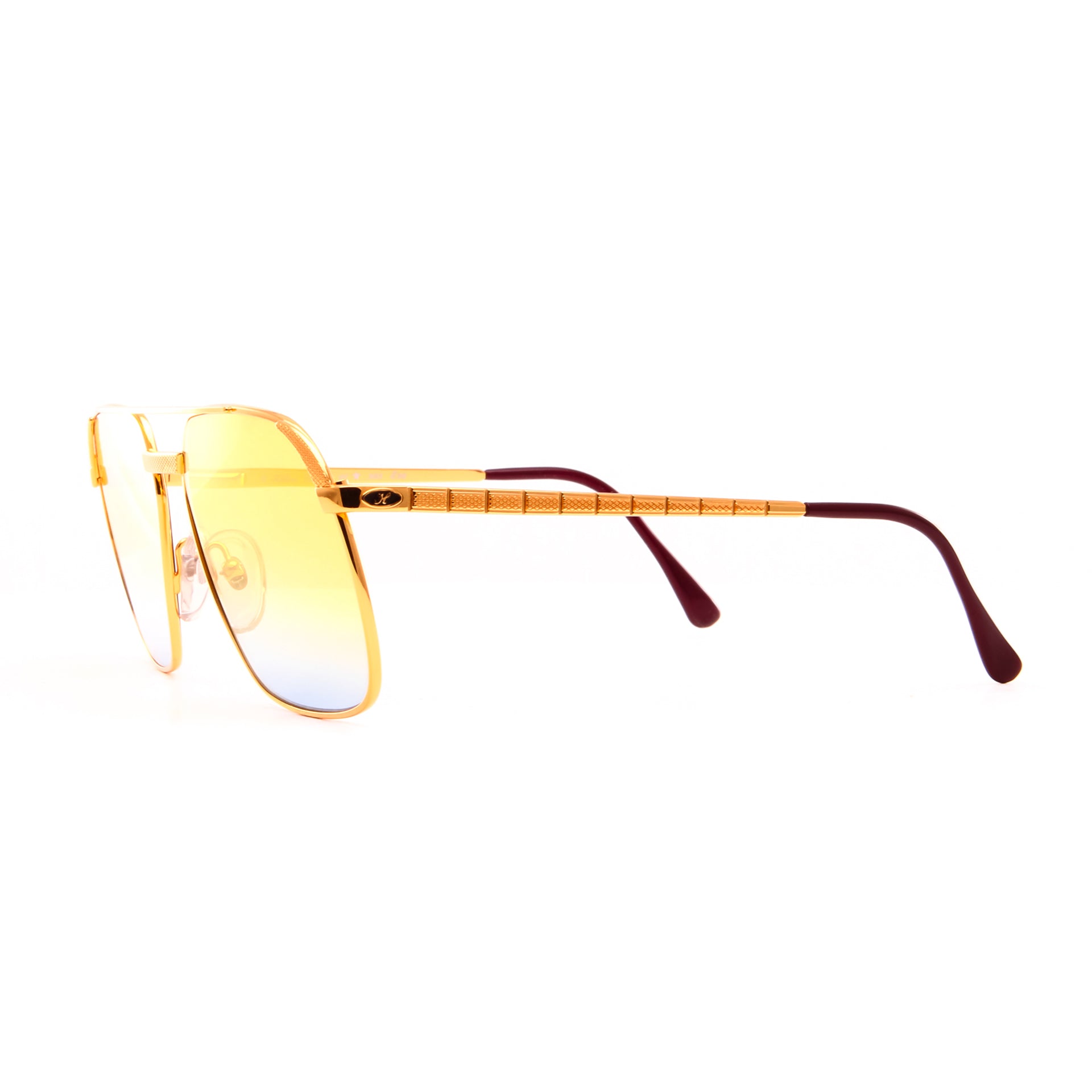 Vintage Hilton Class 10 995 (Yellow Blue) Side