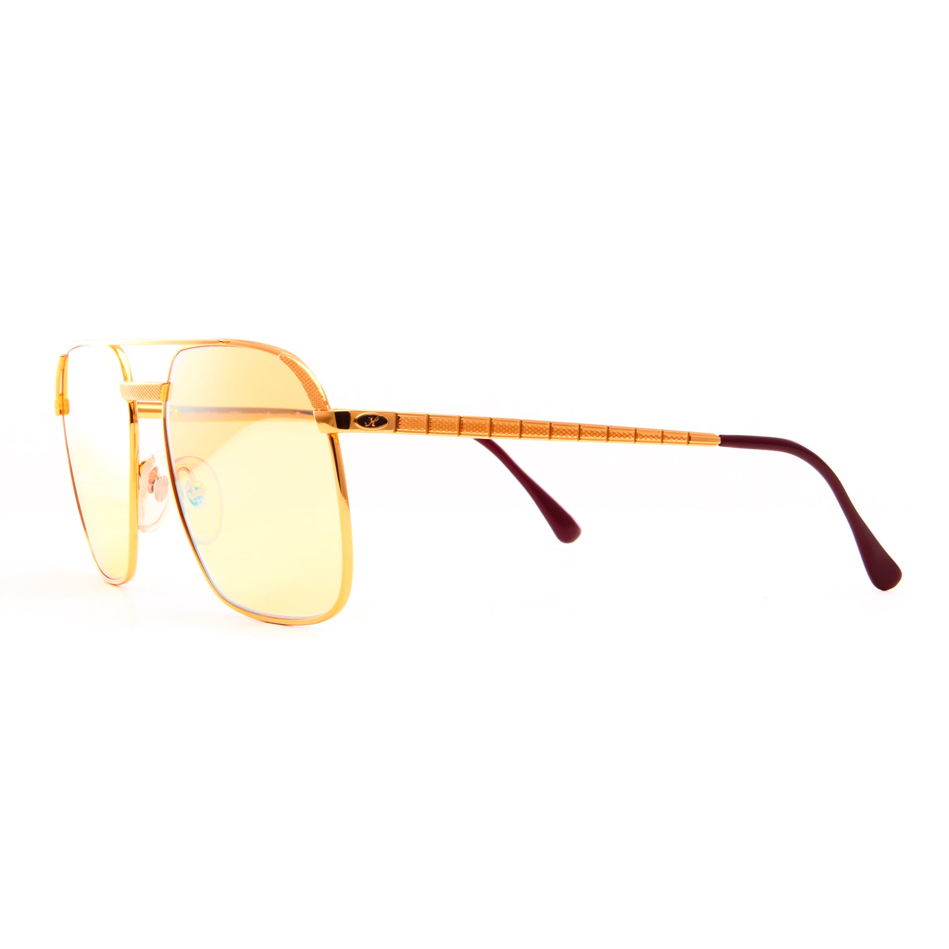 Vintage Hilton Class 10 995 (Honey) Side