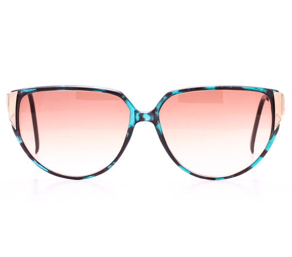 Catherine Deneuve 018 GRN Front