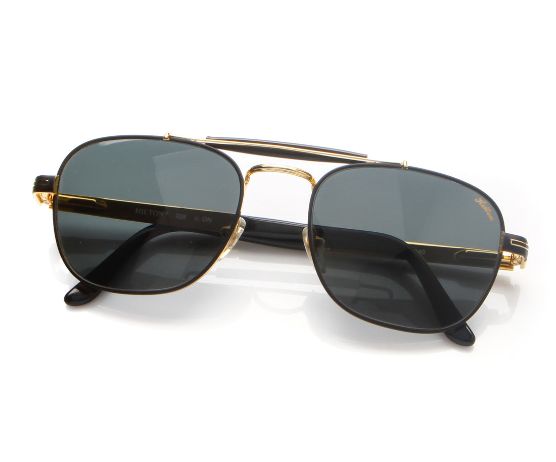 Vintage Hilton 928 ON Thumb